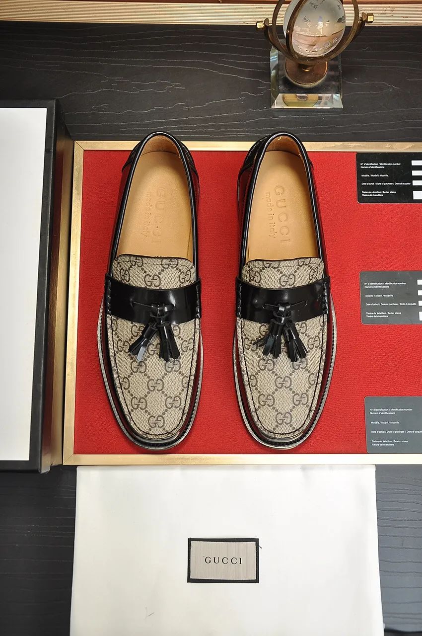 Men's shoes💰560💶Italy's top luxury men's shoe giant (GUCCI) (Gucci) (full cowhide lining) new arrival🍃Original European style🔰 Pleasant to the eye😍In order to make the shoes more durable and non-deformable🌀The production continues to follow traditional methods but there is still no lack of innovation💪Choose original sheepskin for the leather♻️ Smooth and natural And extra bright ⭐Made of imported cowhide, the first choice of rich people 38-45 (45 customized)